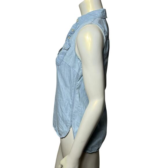 Talbots Chambray Sleeveless Button-Up Safari Utility Blouse Top Size 2 Blue - Picture 2 of 7